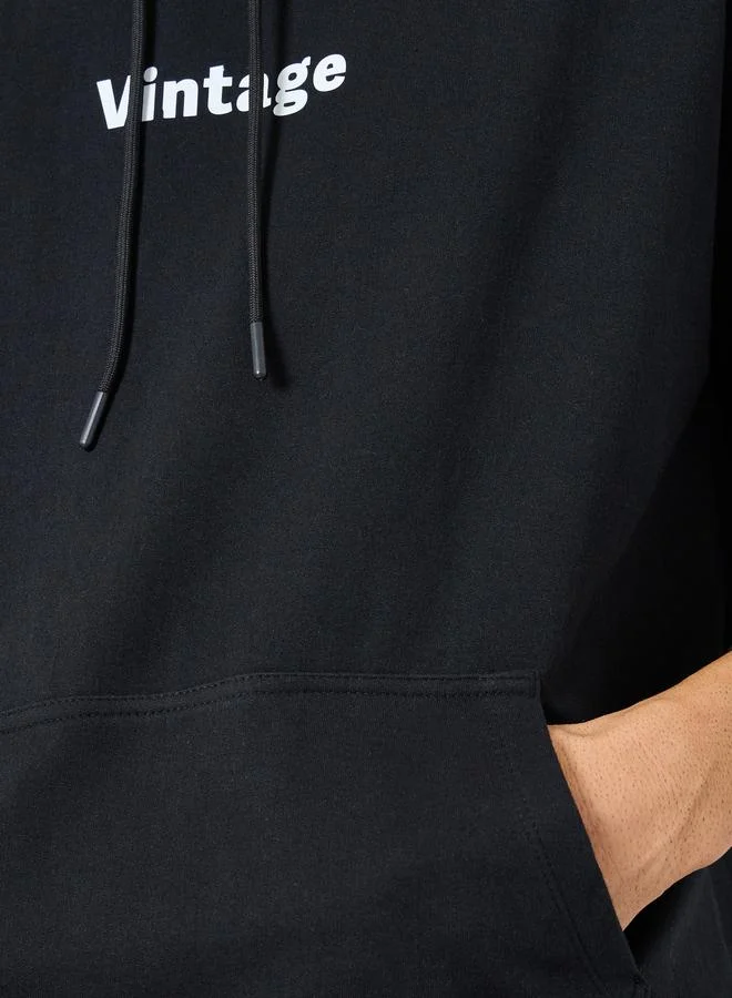 ستايلي هودي بقصة مريحة وطبعة كتابة